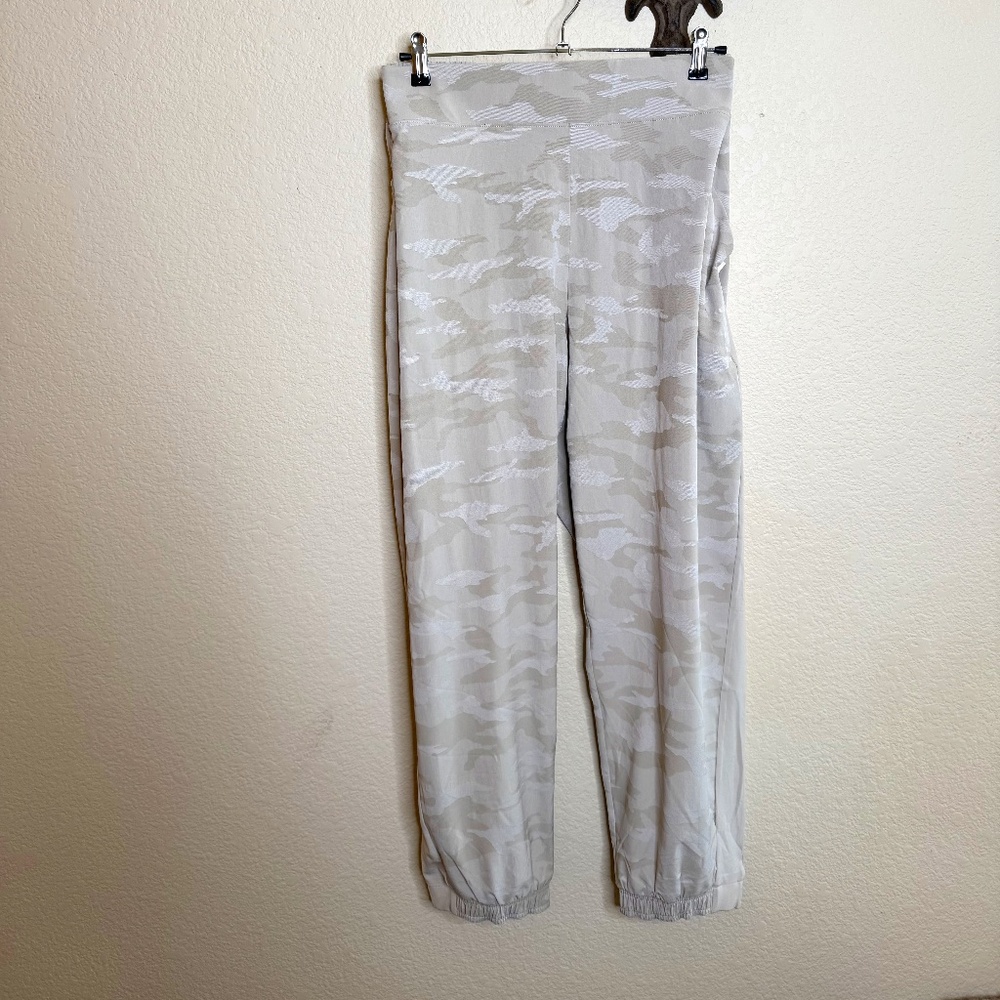 NWT Athleta Brooklyn Camo Jogger - women's plus size 24